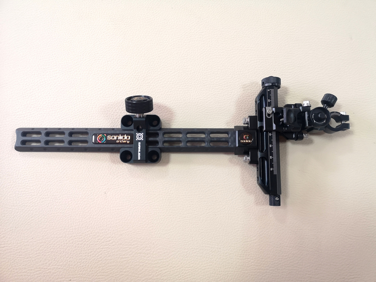 Спортивный прицел для блочного лука Sanlida Carbon X10 9" v2